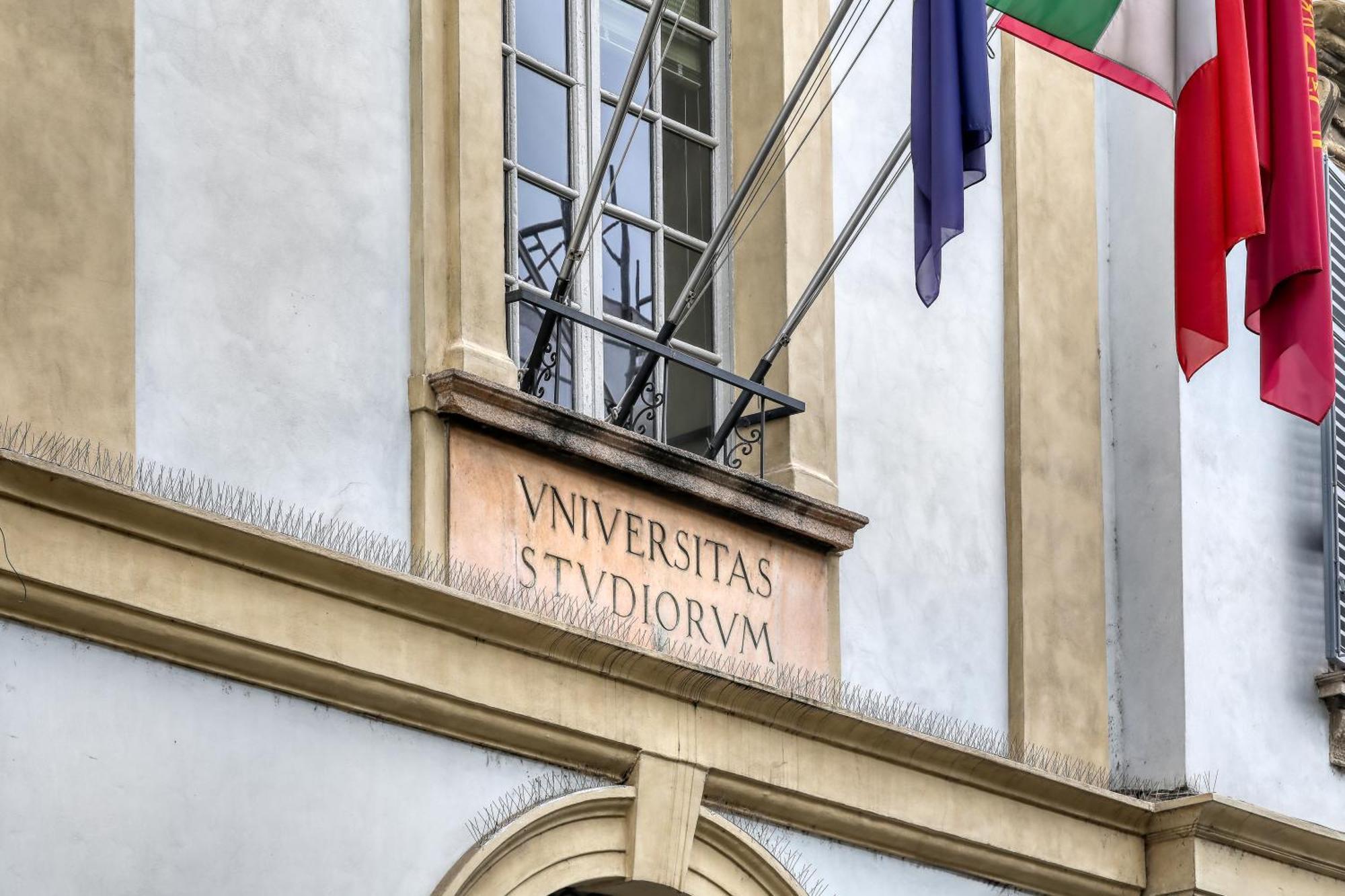 Suite Angolo Alla Stazione - Appartamento Con Terrazzo Panoramico Pavia Exterior foto